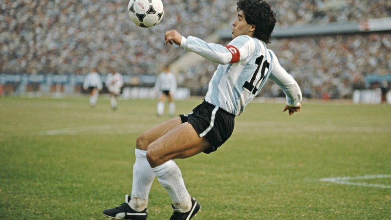Tên các cầu thủ nổi tiếng không thể thiếu Maradona